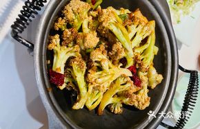 Braised Organic Cauliflower in Clay Pot