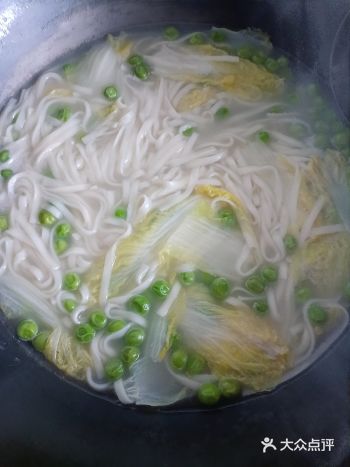 早餐吃豌豆娃娃菜面条，美味有营养，简简单单就做好了