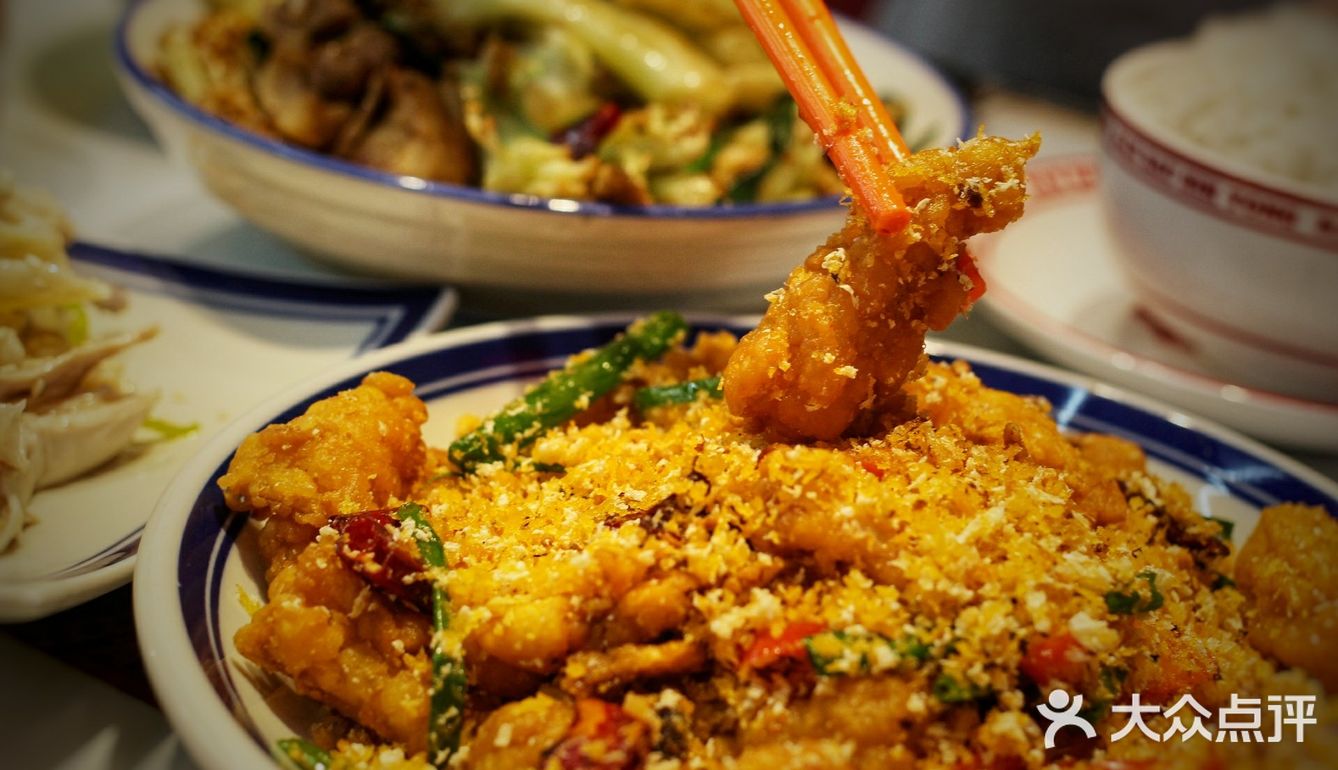 “三餸一汤，白饭任装！！”