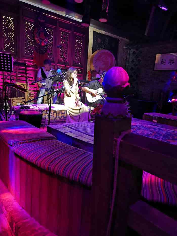 缘起民谣酒吧-"尚未抚平的心乱,平生第一次,遇见真好.时.