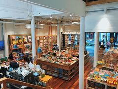 -猫的天空之城概念书店(杭州南宋御街店)