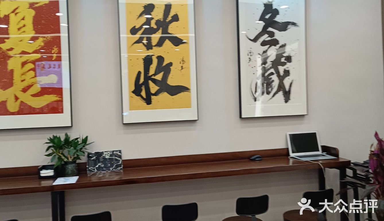 了好一阵儿才找到，实际上就在写字楼的大厅里面