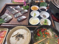 -围炉肉舍•炭烤活鳗•丹东海鲜烤肉(步行街店)