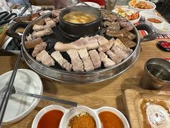 -江南猪肉商会无限续吃(弘大店)