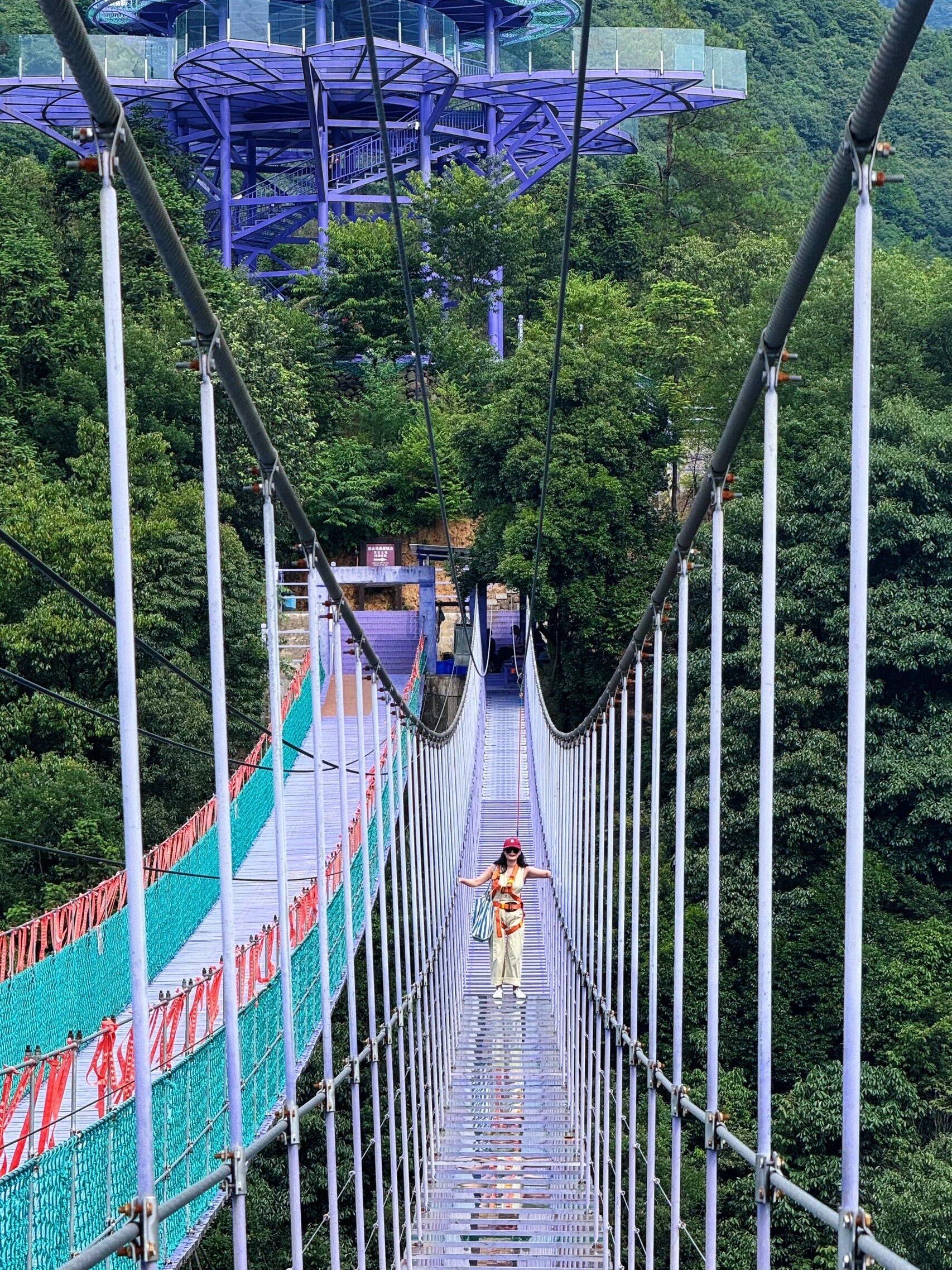 太刺激!3800米破世界纪录的高空玻璃漂流