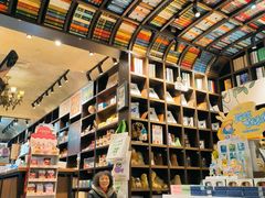 -钟书阁(松江泰晤士小镇店)