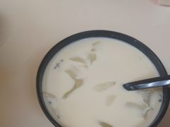 -志龙皇冠吃货椰子铺