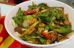 Tomato and Chili Stir-Fried Pork Noodles