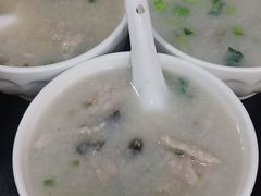 皮蛋咸瘦肉粥-座上客美食·雄记肠粉