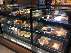 面包甜点陈列柜-星巴克(古象大酒店店)