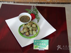 芹菜鸡丸.jpg-德州凤冠假日酒店