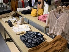 -URBAN REVIVO(济南领秀城贵和购物中心店)