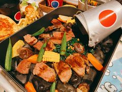 热石牛扒-水桶王国主题餐厅·聚会·生日派对·亲子活动·家庭套餐(亚龙湾希尔顿店)