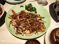 茶树菇炒鲜鱿-卯时·龙光雅宴·精致锡帮菜(惠山古镇店)