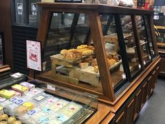 面包甜点陈列柜-东南饼庄(铁路二村店)