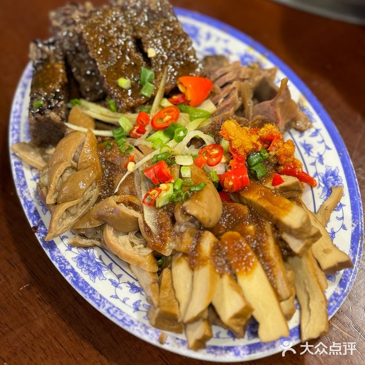 绝对是成都第一台式卤肉饭！