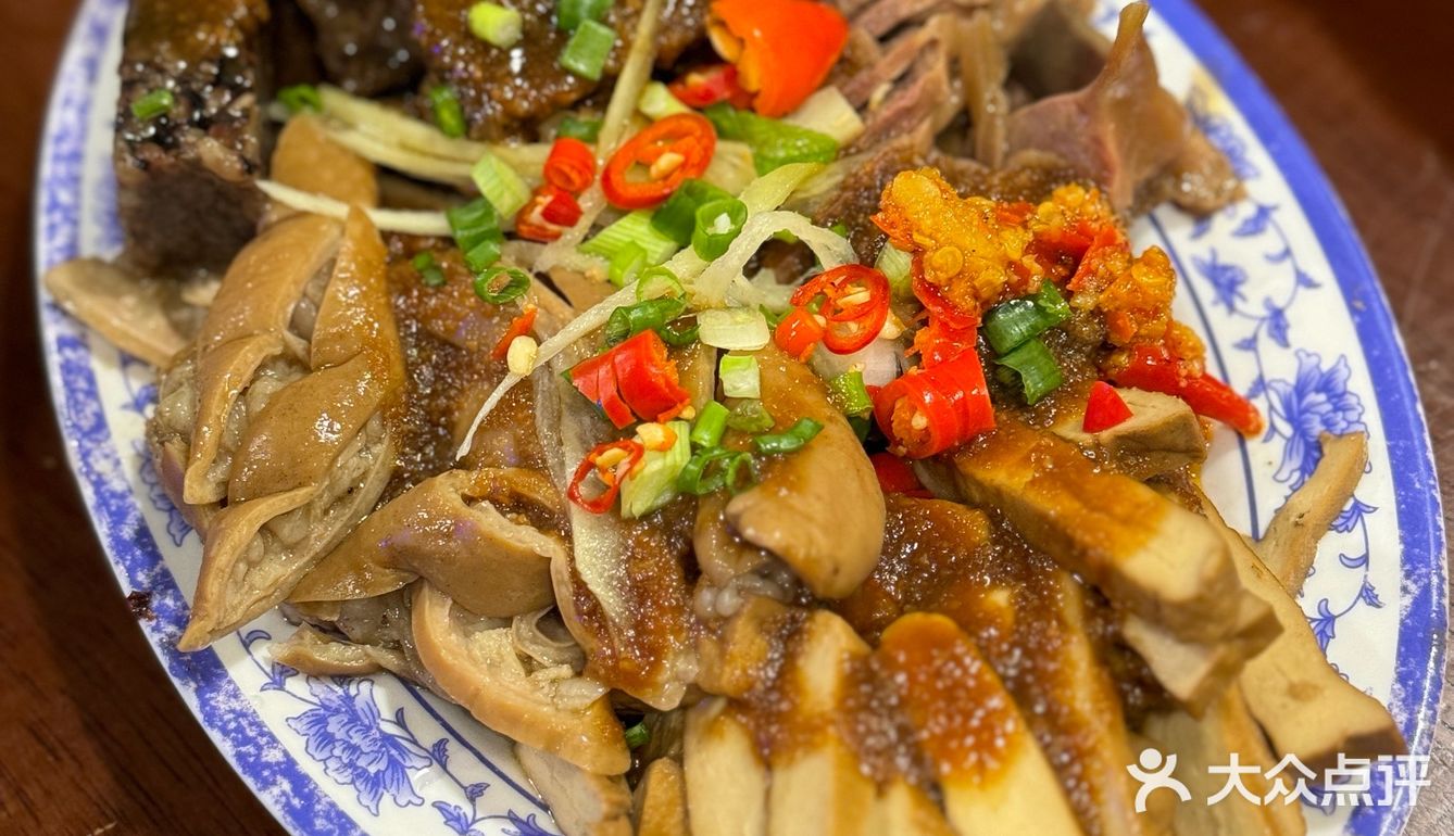 绝对是成都第一台式卤肉饭！