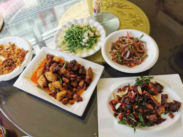 杨府家宴61本地特色菜餐厅-"挺大的餐馆.