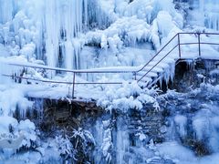 -大平台龙居瀑布旅游区