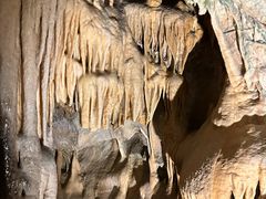 -波斯托伊纳溶洞