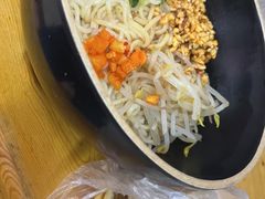 -两勺子一碗口水鸡拌面