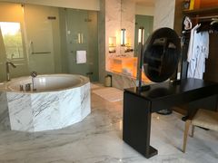 -上海滴水湖皇冠假日酒店