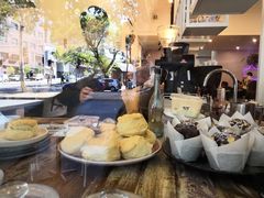 -FLOVIE FLORIST CAFE