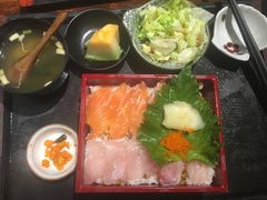 生鱼片盖饭-石屋料理(南京西路店)