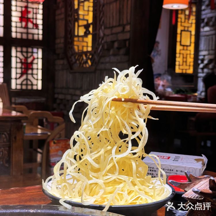 ヾ(´∀｀)ﾉ江湖味道，蜀韵风情：麻辣鲜香的川味火锅🥘蜀大侠