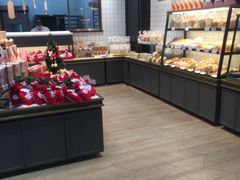 面包甜点陈列柜-皇冠幸福里动物奶油生日蛋糕(龙阳村地铁站店)