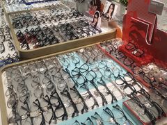 -美式眼镜·授权蔡司.依视路.尼康.豪雅.明月(人民广场店)