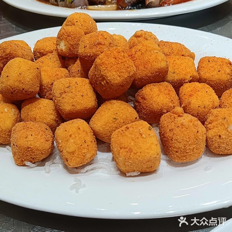 烟火气满满的大排档也是吃上了