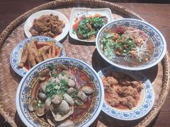 -爆炸头阿姨小四川正宗川味小吃(无任何分店)