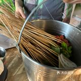 一起去吃二道GAI延安串串吧