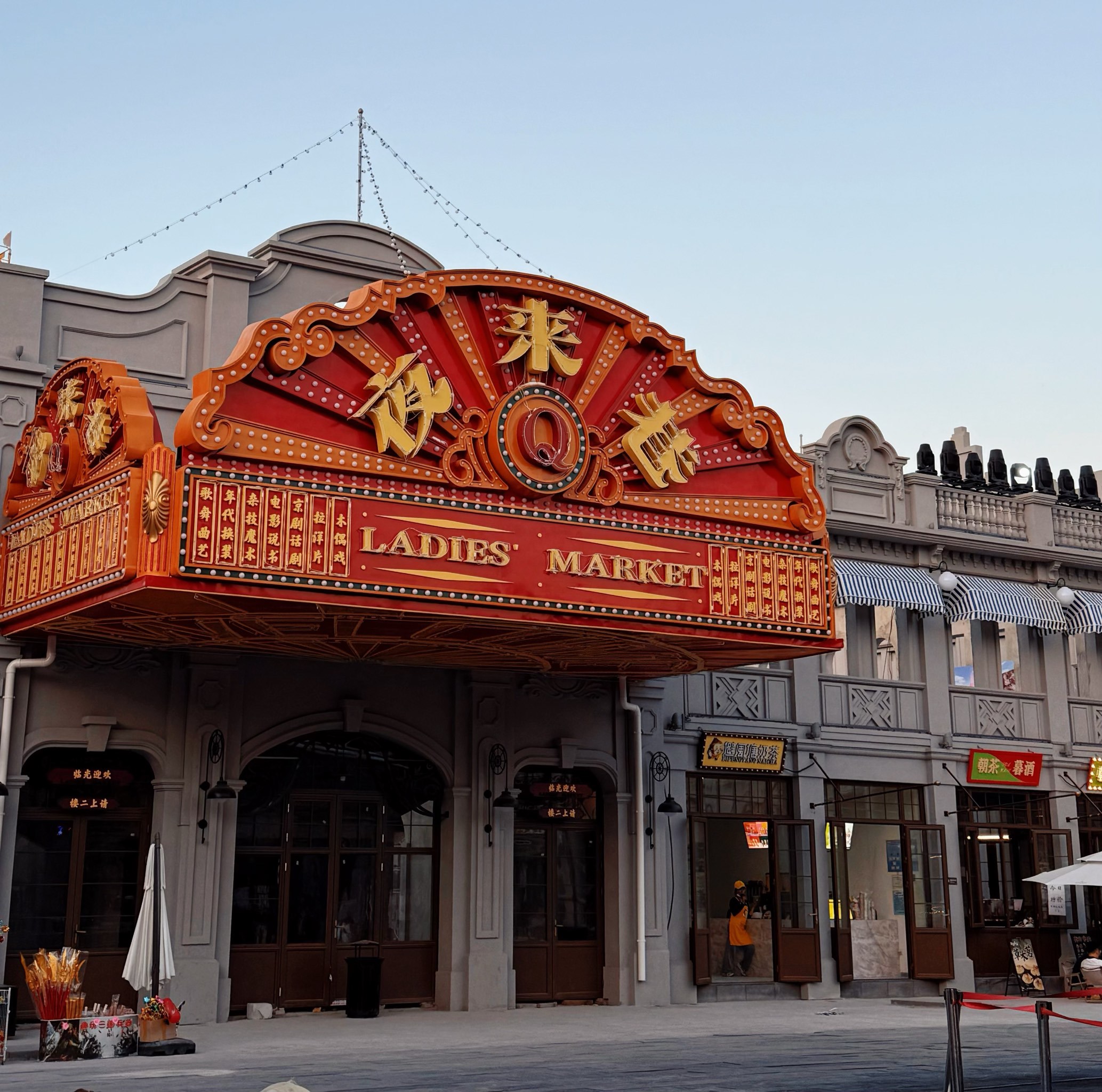 赶快穿上旗袍去打卡夜上海吧