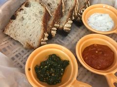 三种酱配酸面包-Mesa Madre梅萨妈妈·Bintana(国贸店)