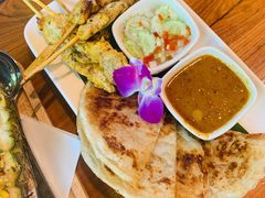 -Chom Cafe and Restaurant