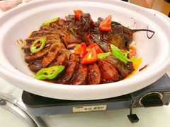 -刘姐啤酒鱼民族演艺餐厅(西街总店)