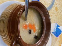 猪骨胡萝卜鸡爪淡菜汤-雄仔农家菜馆·特色葱油鸡(六祖店)