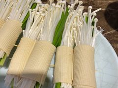 浇汁金针菇-猪啊牛呀羊啊铜盘烤肉(正大广场店)