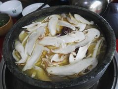 -南渝食府.墨脱石锅松茸鸡