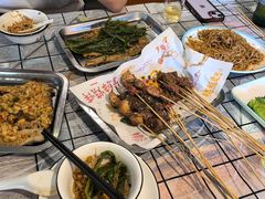 -顶峰夜宴·龙虾烧烤大排档(九江学院店)