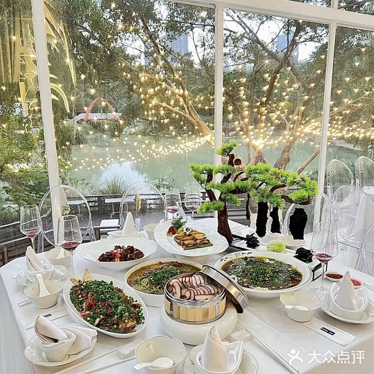 陪妈妈过节选地方吃饭，选了公园的一家花园餐厅