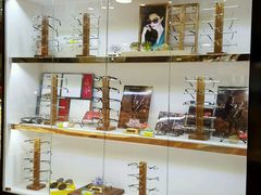 -MiRi眼镜连锁·蔡司·尼康控优点合作店(莘庄店)