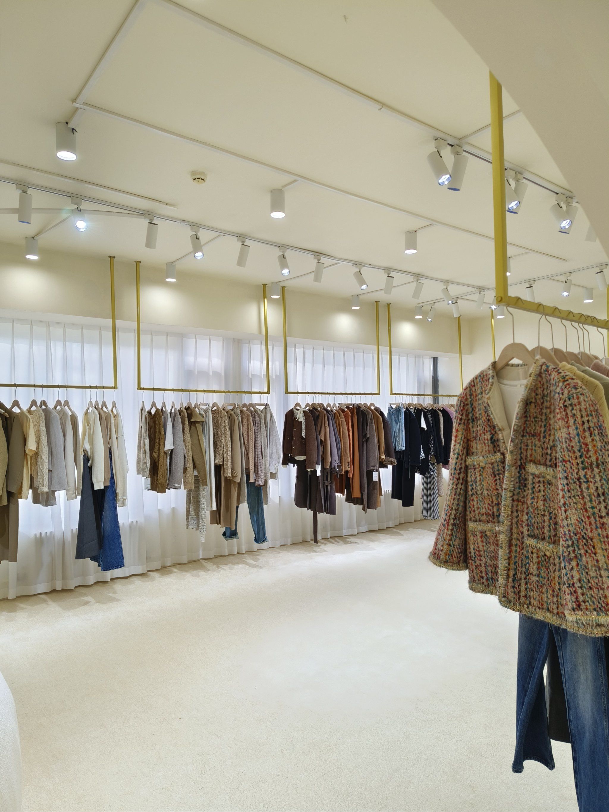 布局美学服装店