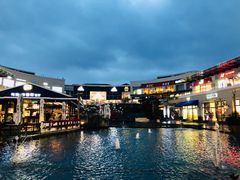 -奥特莱斯停车场