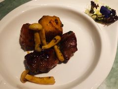 百花煎酿水果椒拼一口牛-三号黄浦会Canton Table