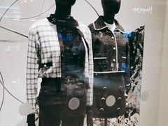 -URBAN REVIVO(上海中庚漫游城店)
