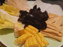 -潮界(LU·ONE凯德晶萃广场店)