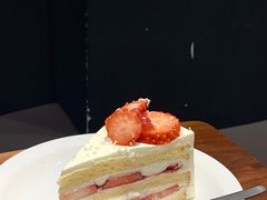 草莓奶油蛋糕-black rainbow coffee